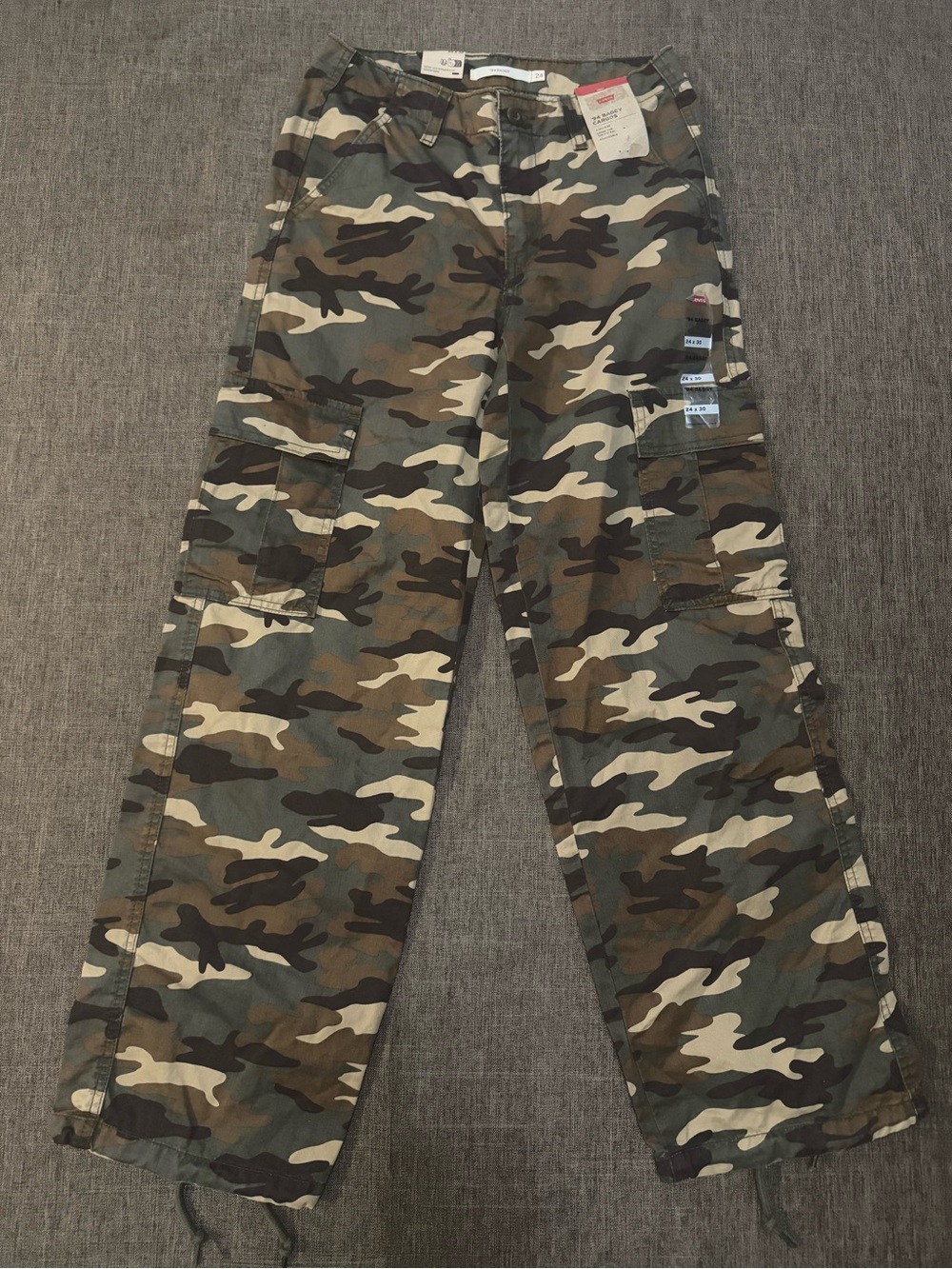 Levi's Women's 94' Baggy Cargo Pants Camo 24x30 NWT